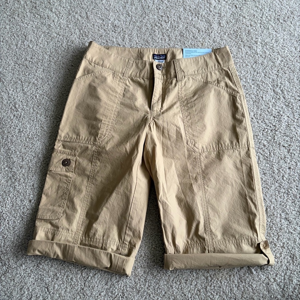 Patagonia hiking Super Cali Roll Tab Cargo Shorts Womens Cashew Tan size 4 NWT